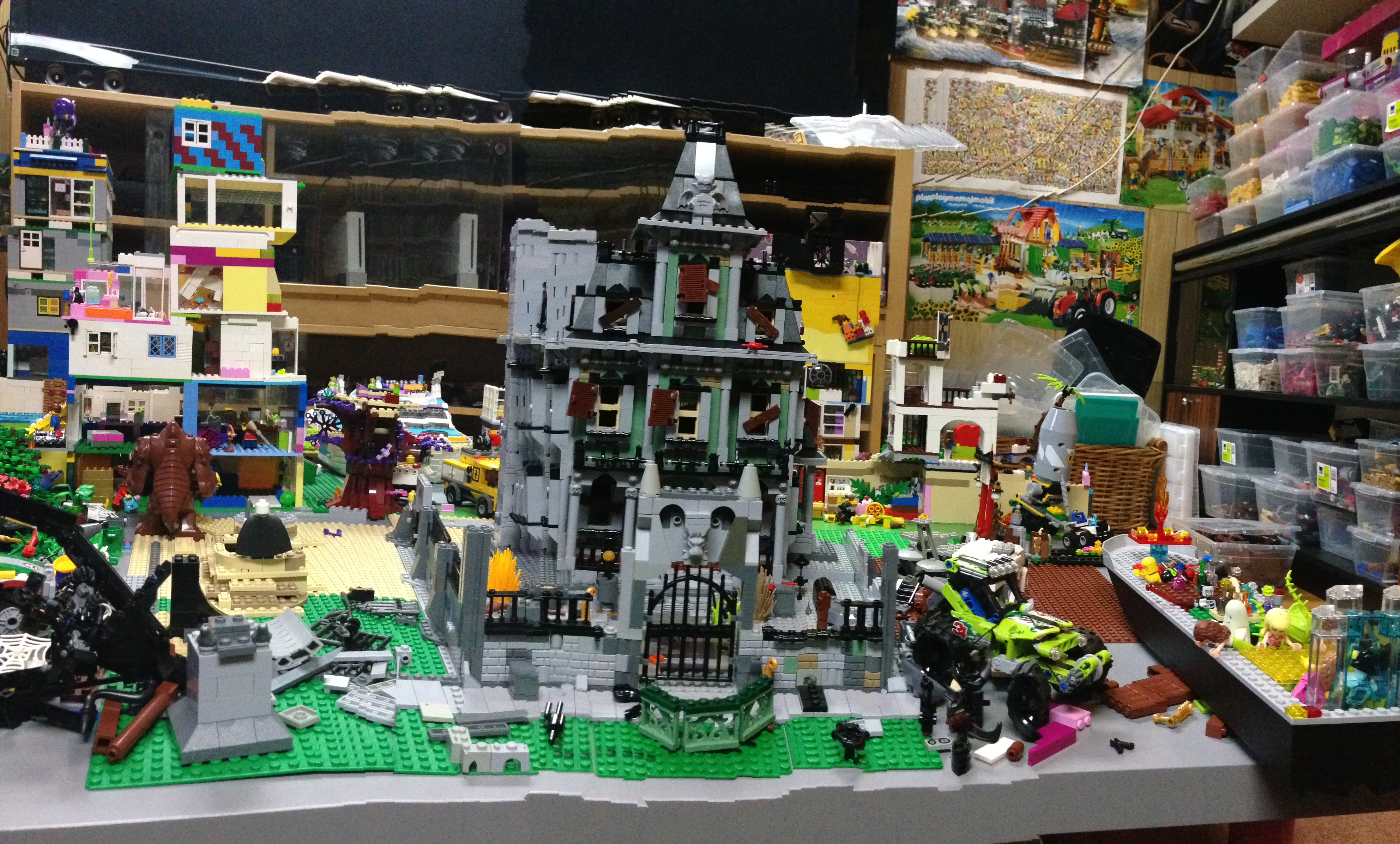 panorama of Haunted House Lego moc